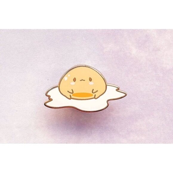 Sunny Side Up Egg Enamel Pin - Kawaii Brooch - Gold Plated Jewelry - Picture 6 of 7